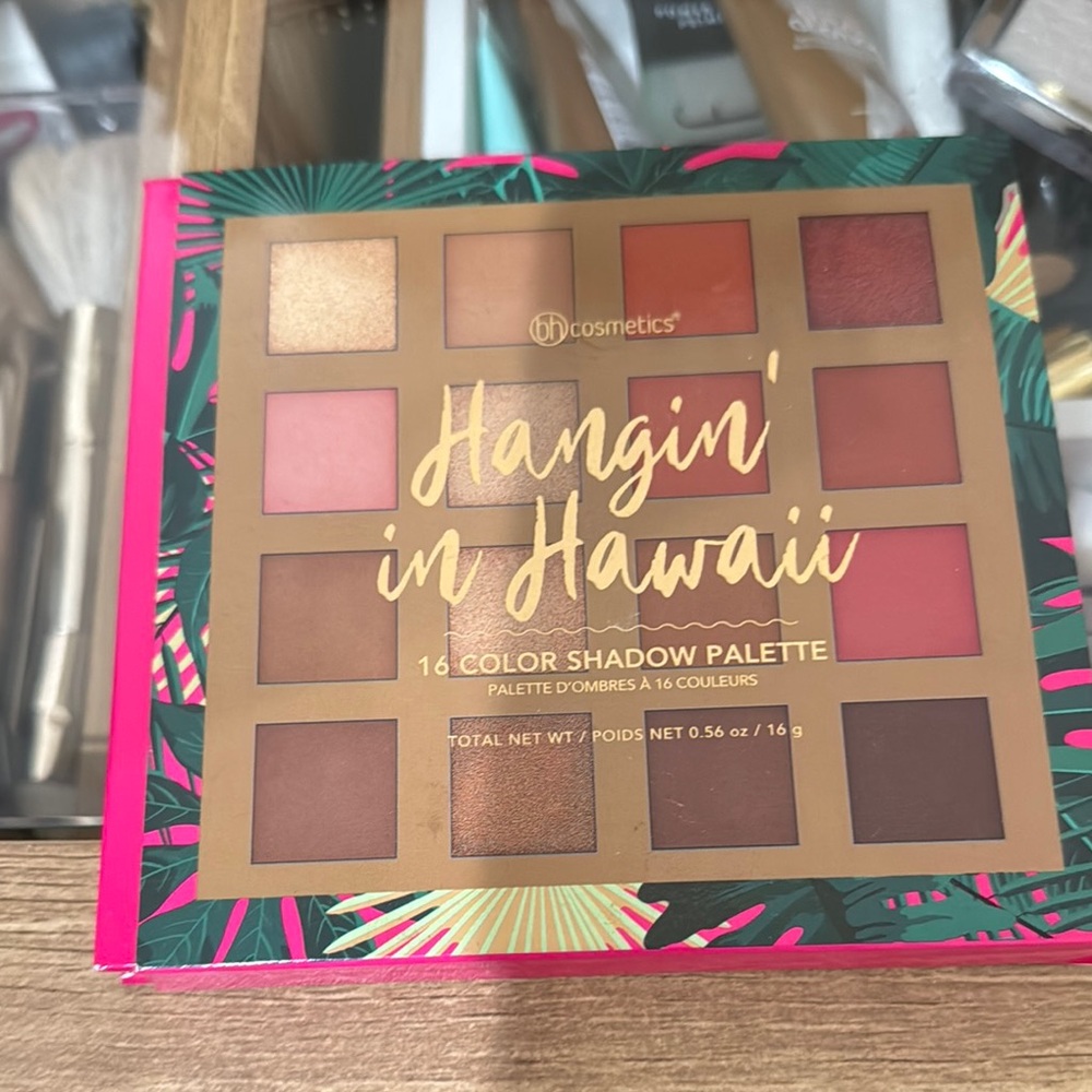 NWT BH Cosmetics Hangin' in Hawaii 16 Color Shadow Palette